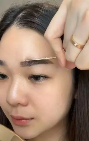 Trik cukur alis agar hasilnya rapi bak sulam cuma andalkan 3 alat  TikTok