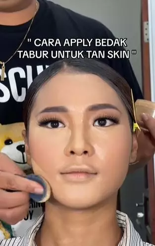 Trik aplikasikan bedak tabur di kulit sawo matang agar wajah berdimensi TikTok Trik aplikasikan bedak tabur di kulit sawo matang agar wajah berdimensi TikTok