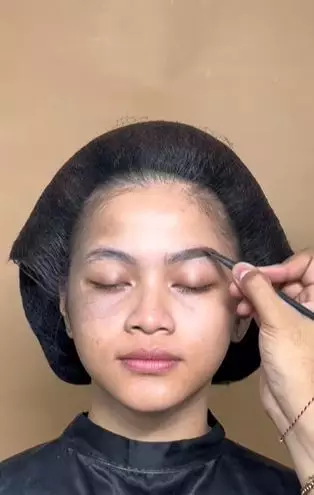 Trik bikin alis super rapi tanpa cukur ala MUA cuma perlu 2 menit TikTok
