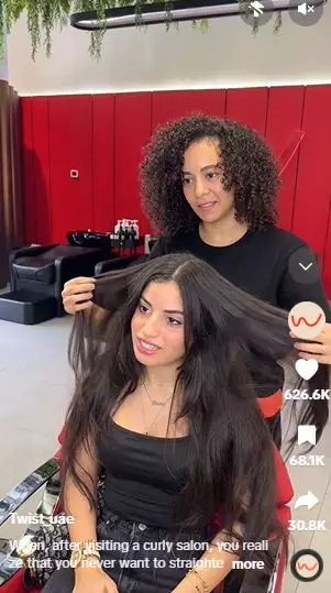 Cewek rambut super lurus lakukan styling agar jadi keriting TikTok Cewek rambut super lurus lakukan styling agar jadi keriting TikTok