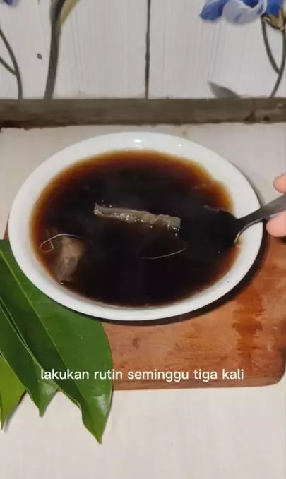 Uban kembali hitam tanpa semir Berbagai sumber