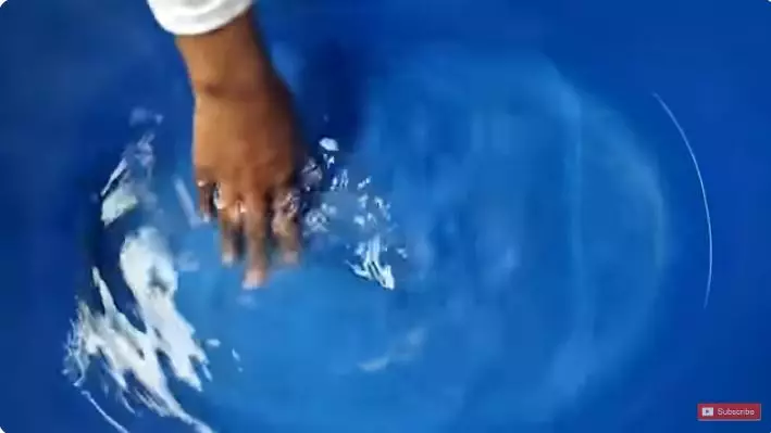 Tumit kaki pecah-pecah menghitam berbagai sumber