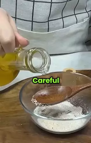 Cangkang telur dicampur 2 bahan dapur efektif bersihkan noda kuning pada gigi Berbagai sumber