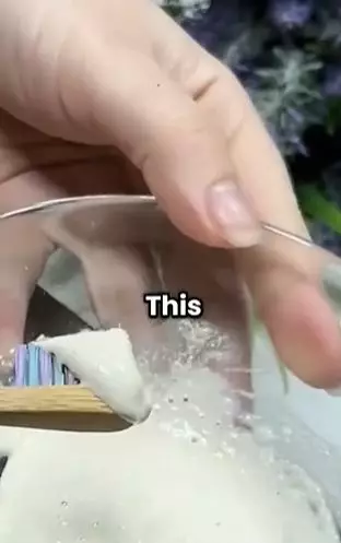 Cangkang telur dicampur 2 bahan dapur efektif bersihkan noda kuning pada gigi Berbagai sumber