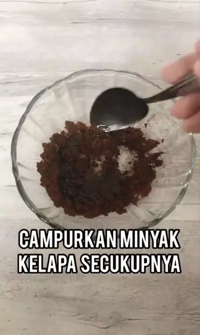 Hitamkan kembali uban pakai 2 bahan dapur Berbagai sumber