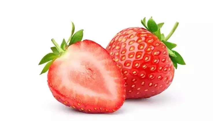 Stroberi memutihkan gigi kuning dan berkerak Berbagai sumber