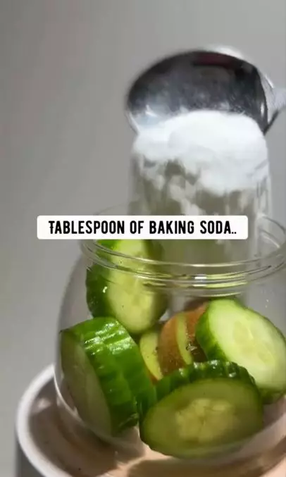 Memutihkan gigi kuning membandel pakai 3 jenis buah Berbagai sumber