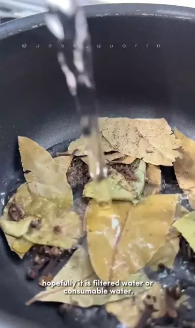 Kencangkan wajah kendur dengan 1 jenis daun penyedap Berbagai sumber Kencangkan wajah kendur dengan 1 jenis daun penyedap Berbagai sumber