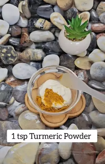 Campuran bubuk kunyit dan 2 bahan alami efektif pudarkan dark spot di wajah Berbagai sumber