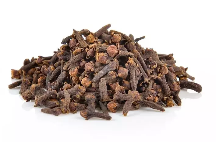 Obat kumur plak dan bau mulut dari 2 rempah Berbagai sumber