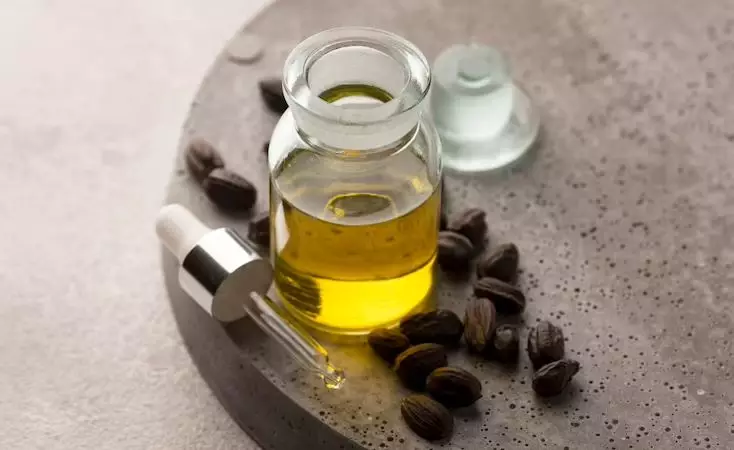 Haluskan tumit retak dan kasar pakai 2 jenis minyak Berbagai sumber Haluskan tumit retak dan kasar pakai 2 jenis minyak Berbagai sumber