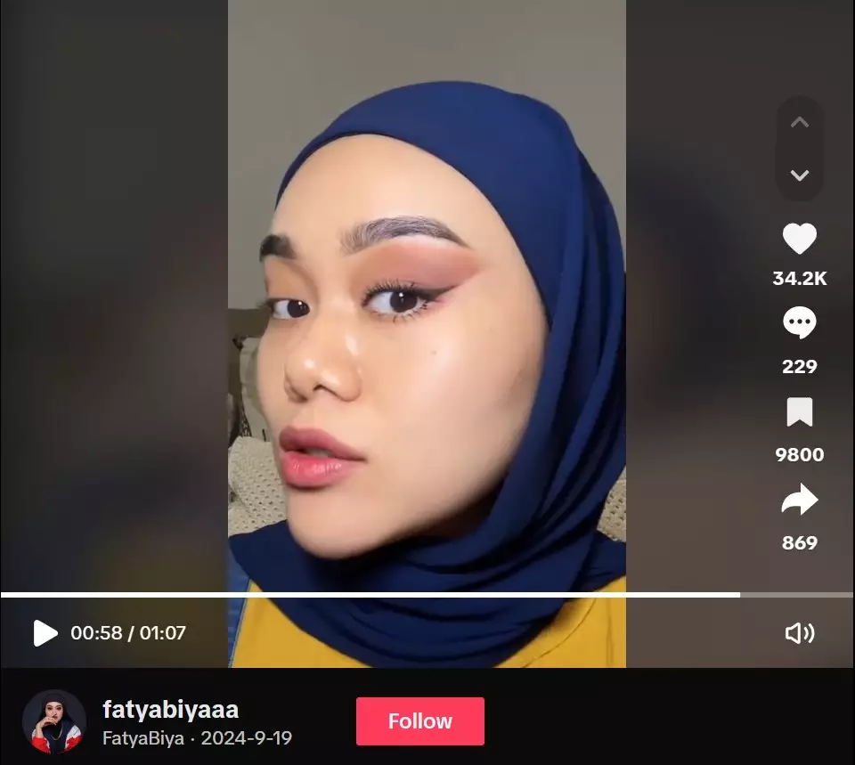 Trik perbaiki eyeshadow ngeblok © TikTok Trik perbaiki eyeshadow ngeblok © TikTok