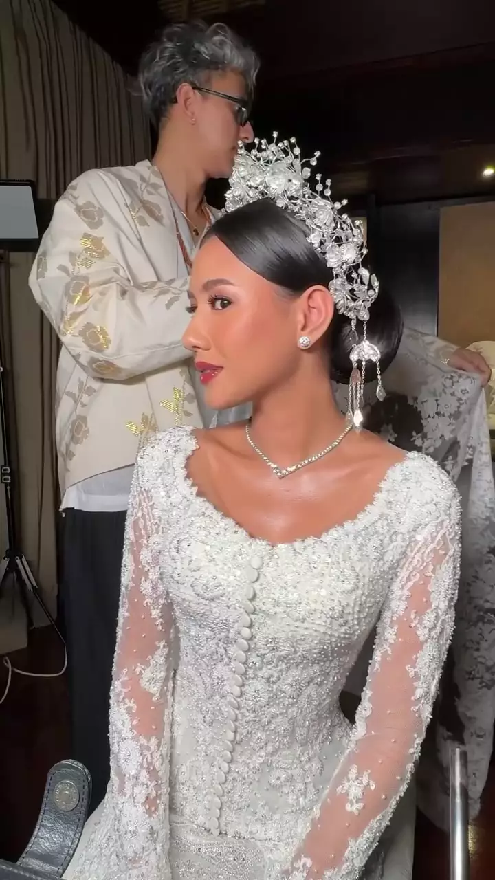 detail makeup akad Shenina Cinnamon © Instagram detail makeup akad Shenina Cinnamon © Instagram