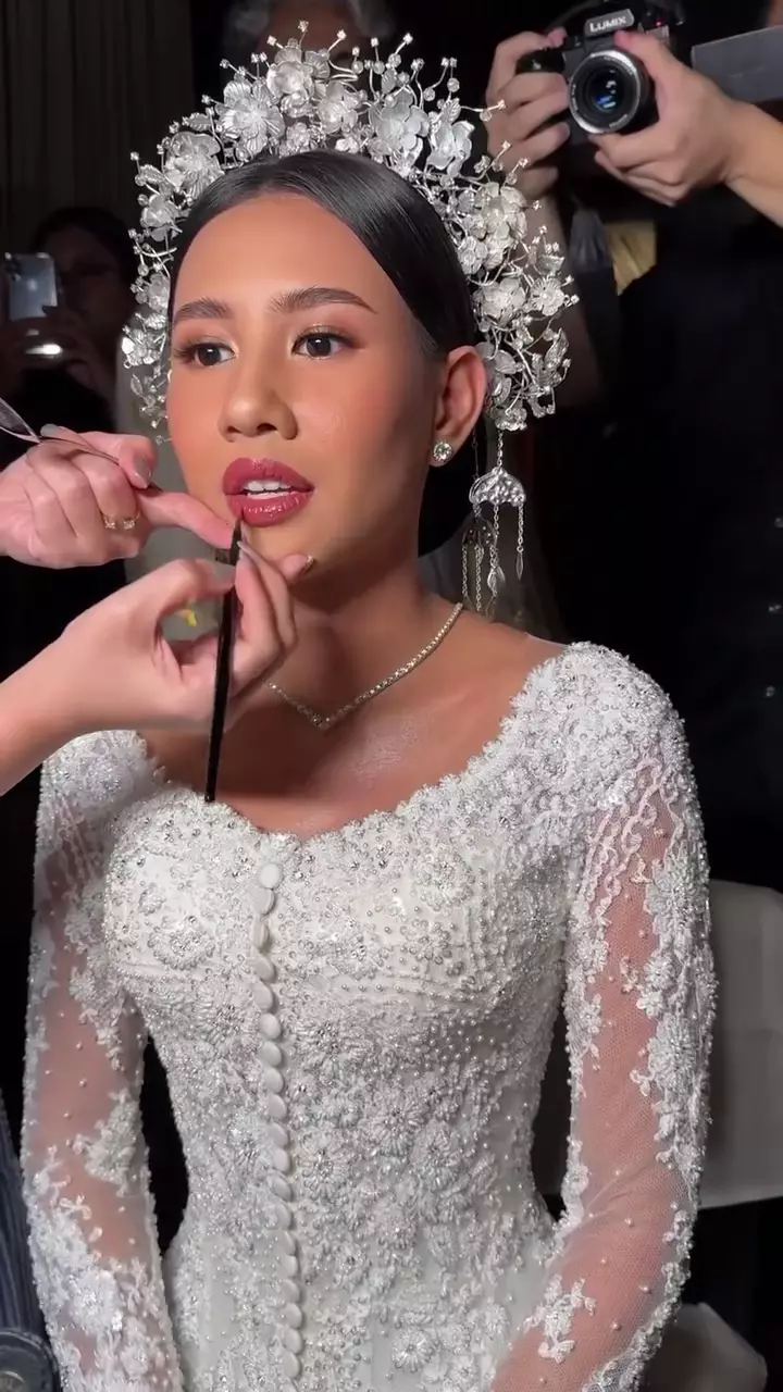 detail makeup akad Shenina Cinnamon © Instagram detail makeup akad Shenina Cinnamon © Instagram