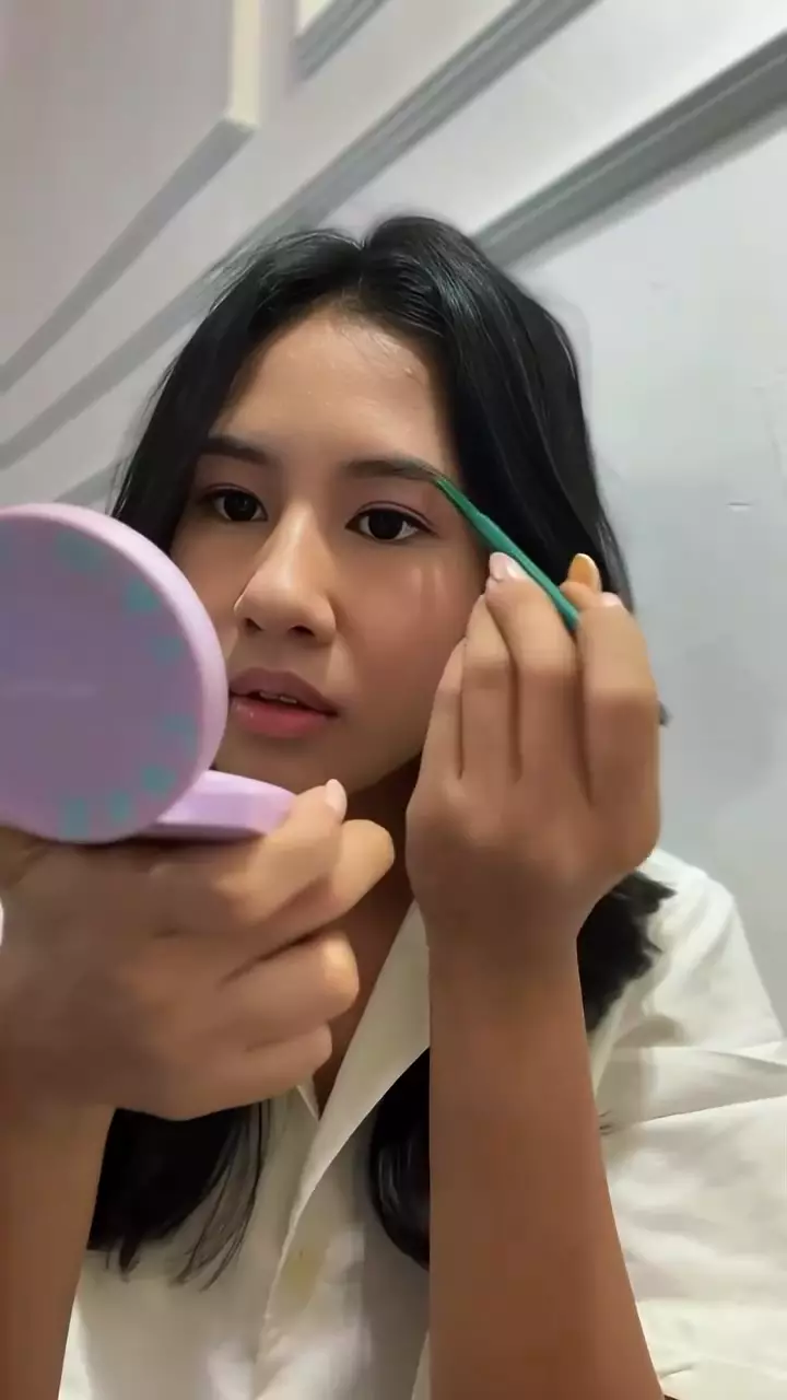 makeup natural ala Shenina Cinnamon © Instagram makeup natural ala Shenina Cinnamon © Instagram