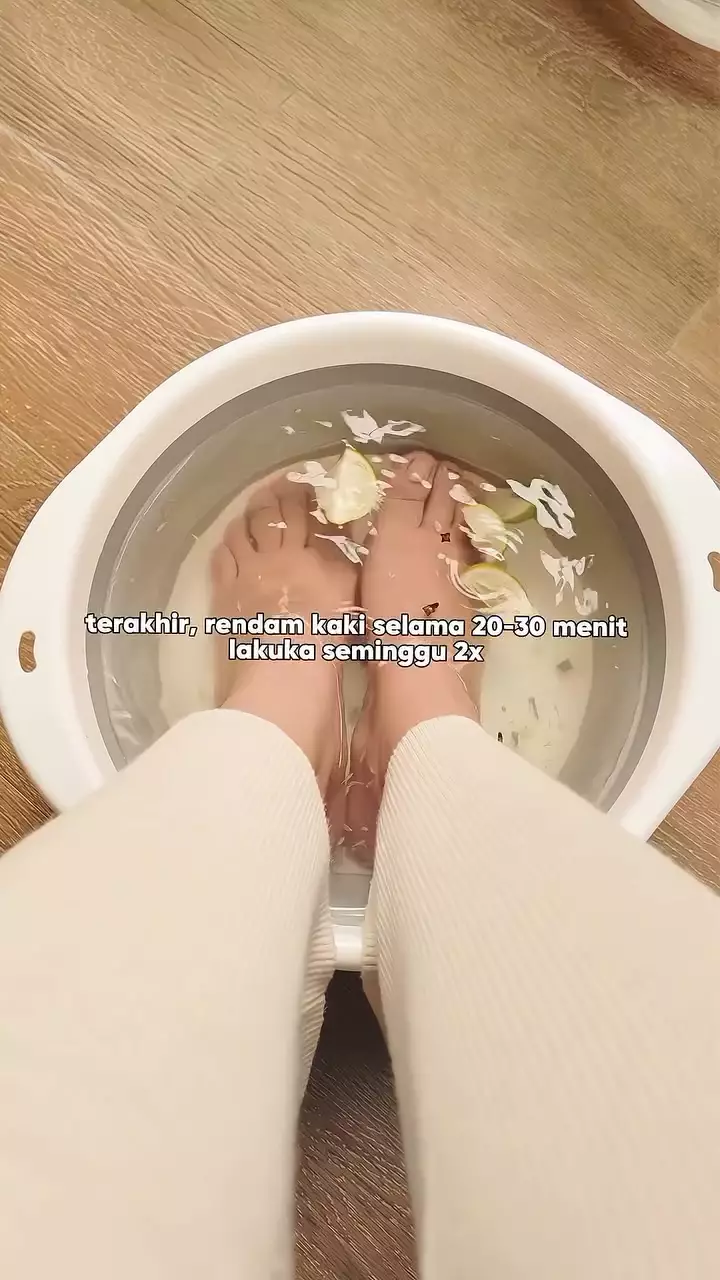 Cara mengatasi kaki kering dan pecah-pecah © Instagram Cara mengatasi kaki kering dan pecah-pecah © Instagram