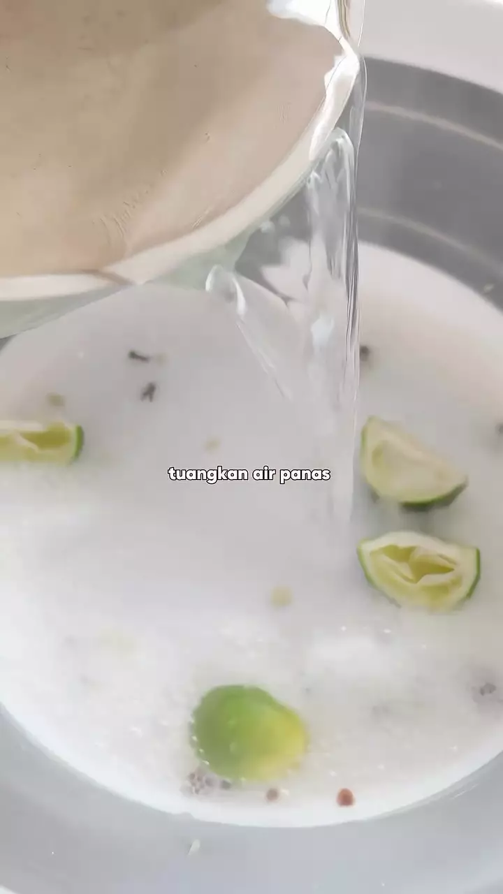 Cara mengatasi kaki kering dan pecah-pecah © Instagram Cara mengatasi kaki kering dan pecah-pecah © Instagram