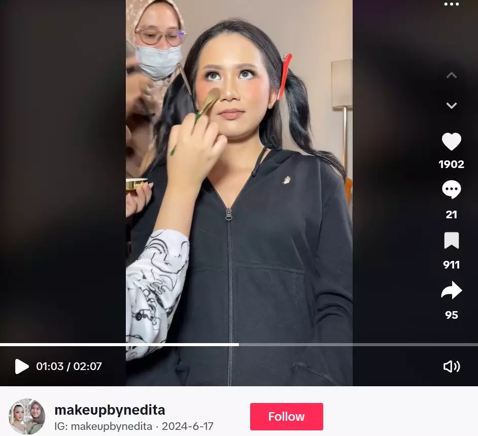 trik touch-up makeup pada kulit berminyak © TikTok