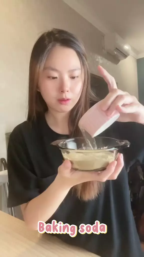 Cara meratakan warna kulit tangan dan kaki © TikTok Cara meratakan warna kulit tangan dan kaki © TikTok