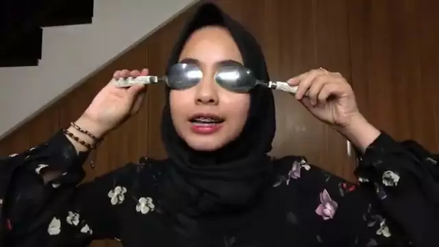 Cara mudah dan alami menghilangkan mata panda © YouTube Cara mudah dan alami menghilangkan mata panda © YouTube