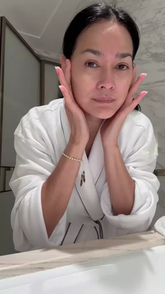 rutinitas skincare ala Donna harun © Instagram rutinitas skincare ala Donna harun © Instagram