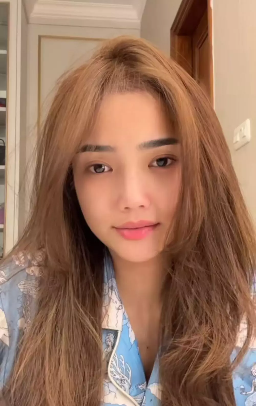 Momen Fuji tak rela menghapus makeup © Instagram