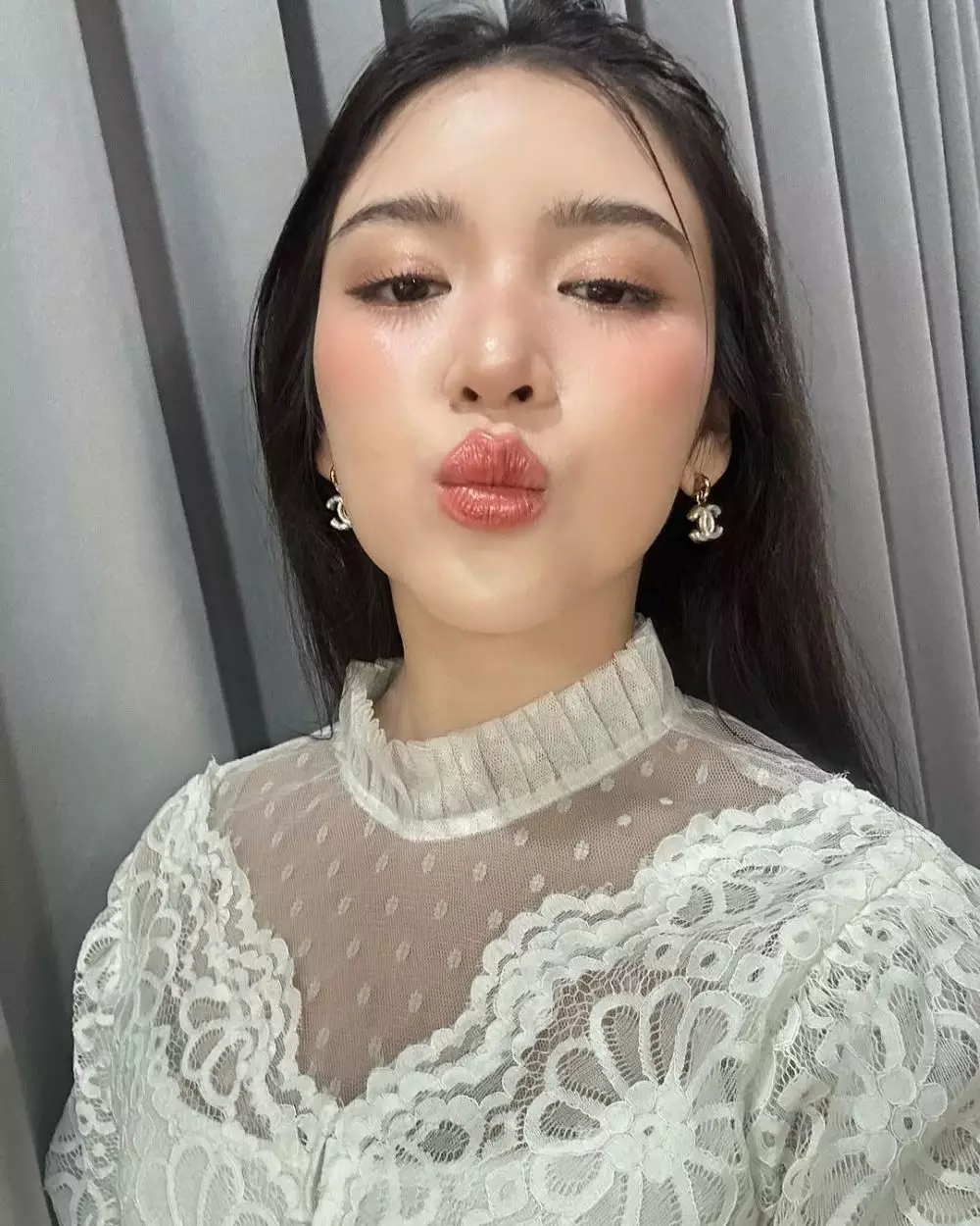 makeup fresh ala Tiara Andini © Instagram makeup fresh ala Tiara Andini © Instagram