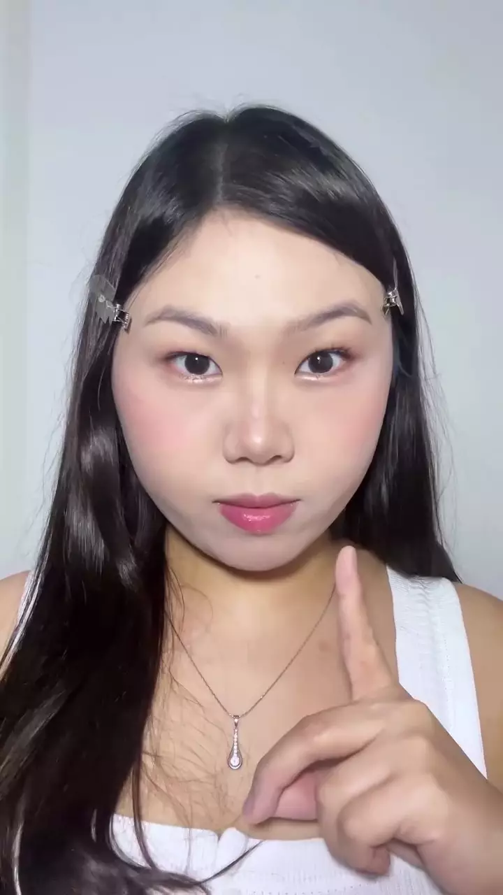 bikin face lifting saat makeup © Instagram