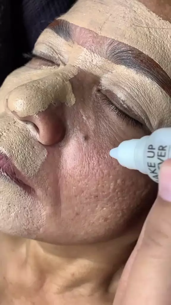 transformasi ibu-ibu dirias MUA © TikTok