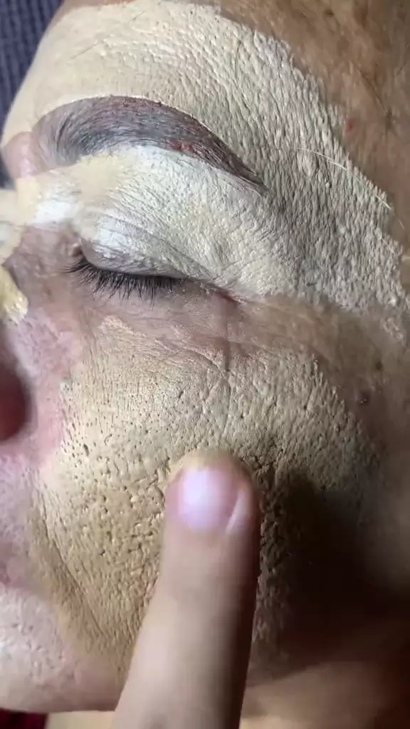 transformasi ibu-ibu dirias MUA © TikTok