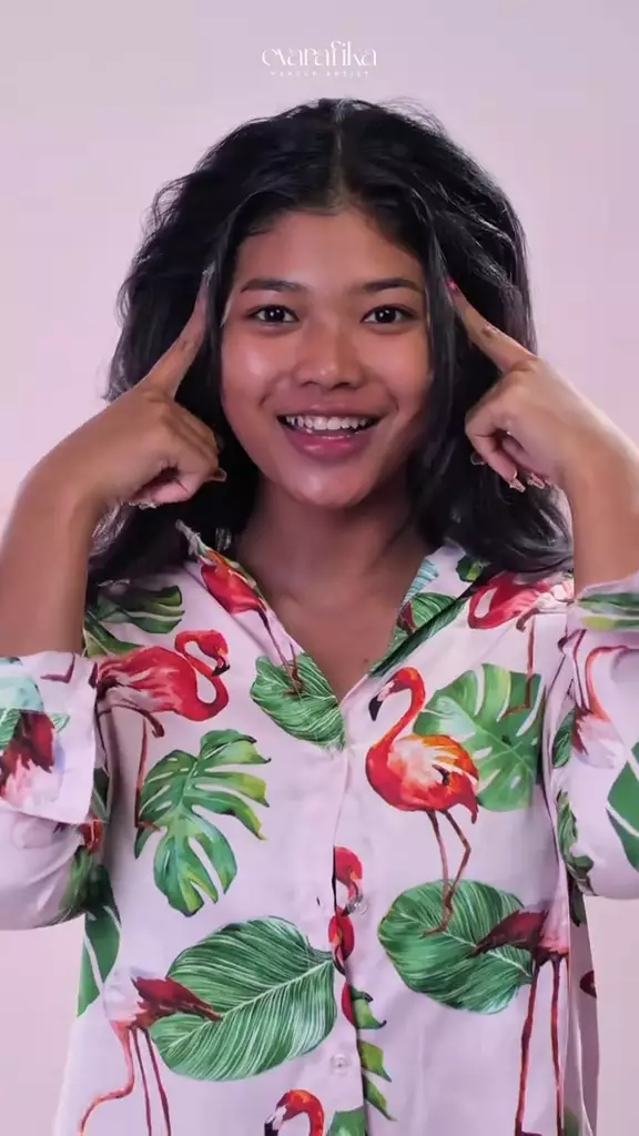 transformasi wanita tan skin dimakeup douyin © TikTok