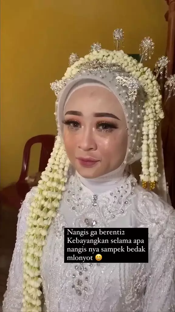 pengantin usai di-retouch MUA © TikTok pengantin usai di-retouch MUA © TikTok
