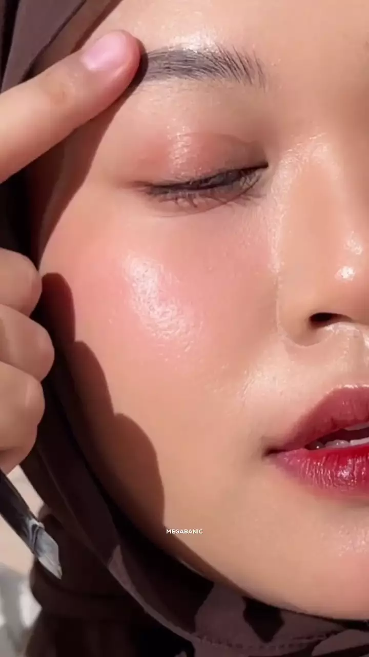 Trik bikin alis serat  © Instagram Trik bikin alis serat  © Instagram