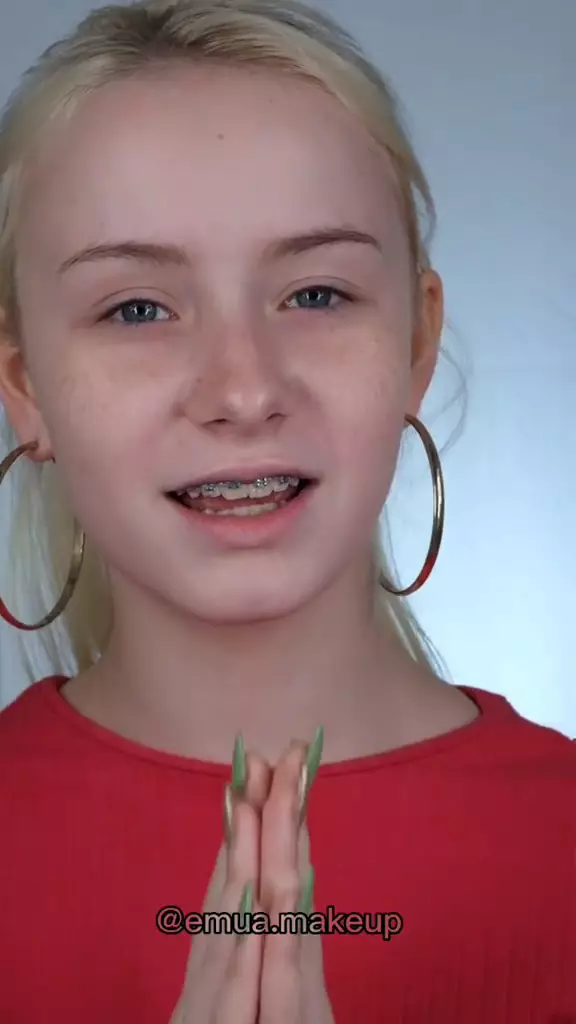 makeup cewek bule usai pakai siger Sunda © TikTok