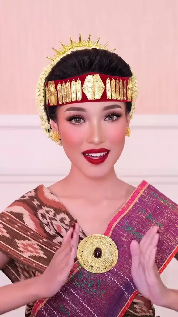 cewek dirias 9 model makeup adat © TikTok cewek dirias 9 model makeup adat © TikTok