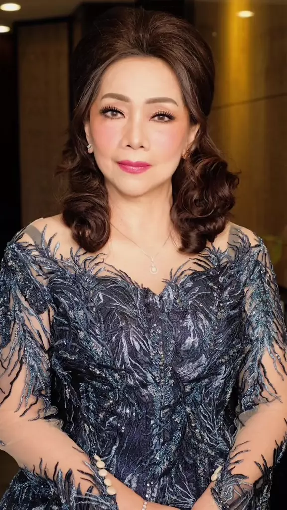 ibu pengantin dirias pink-soft © TikTok