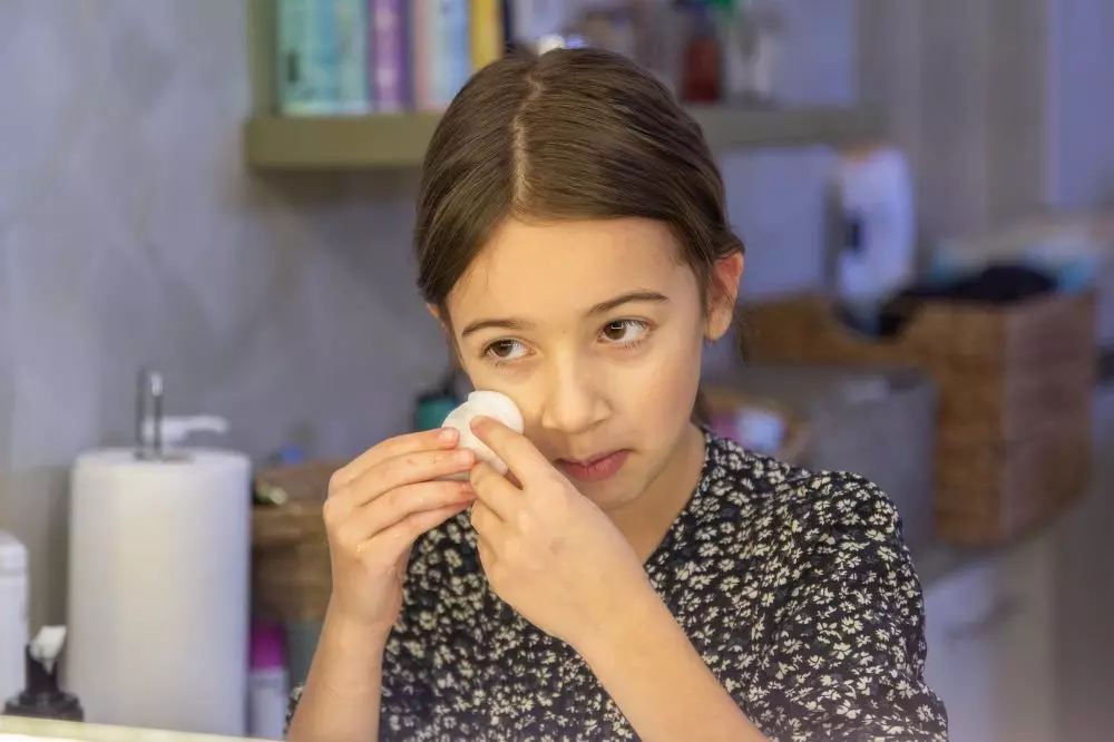 Rahasia makeup dan skincare aman untuk remaja 13–17 tahun © 2025 brilio.net