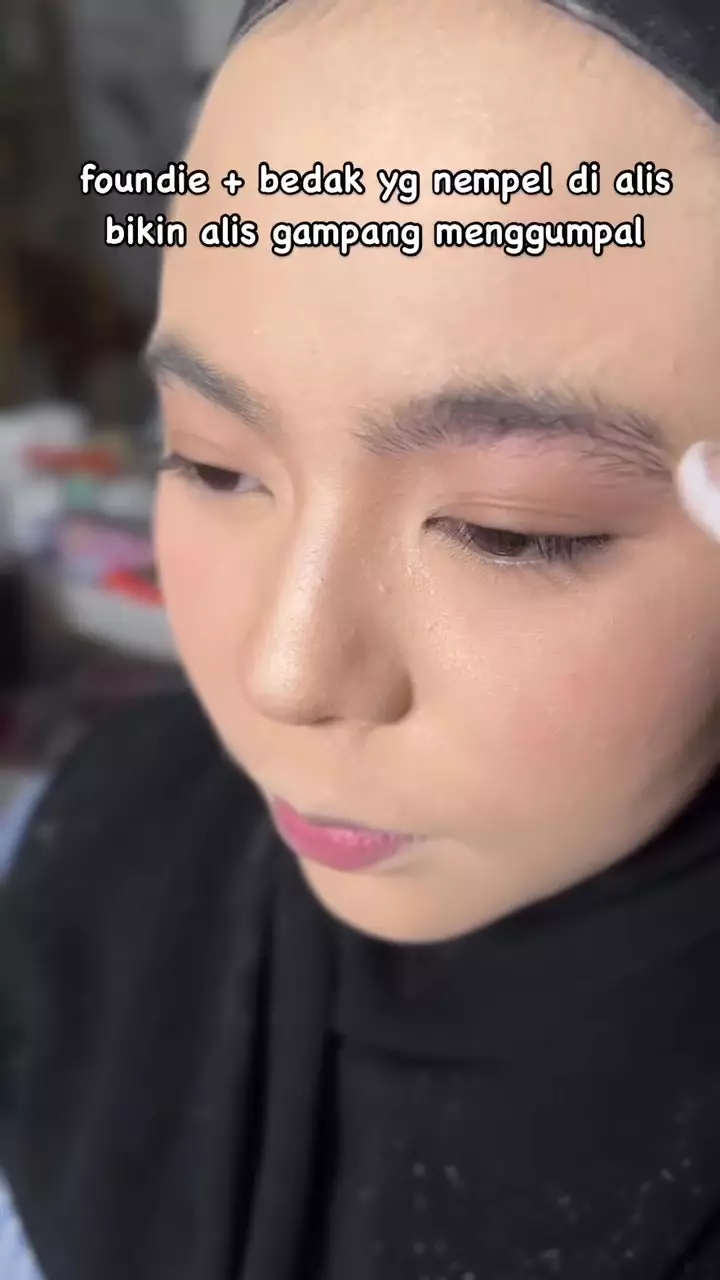 Transformasi makeup wanita beralis tebal © Instagram