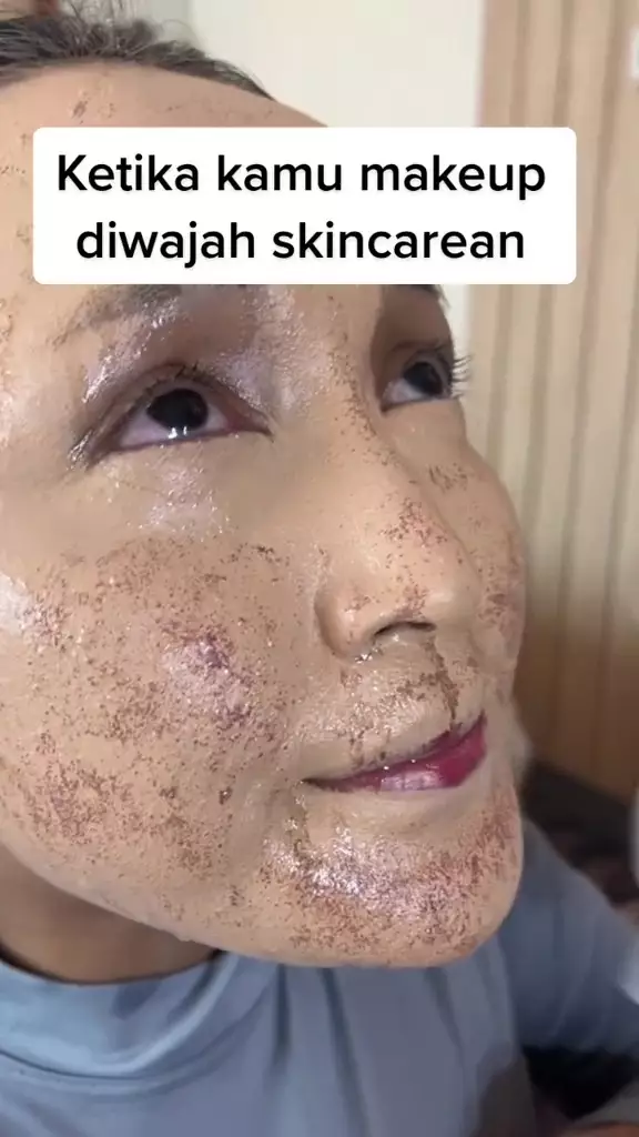 Foundation nggak nempel bikin panik © TikTok Foundation nggak nempel bikin panik © TikTok