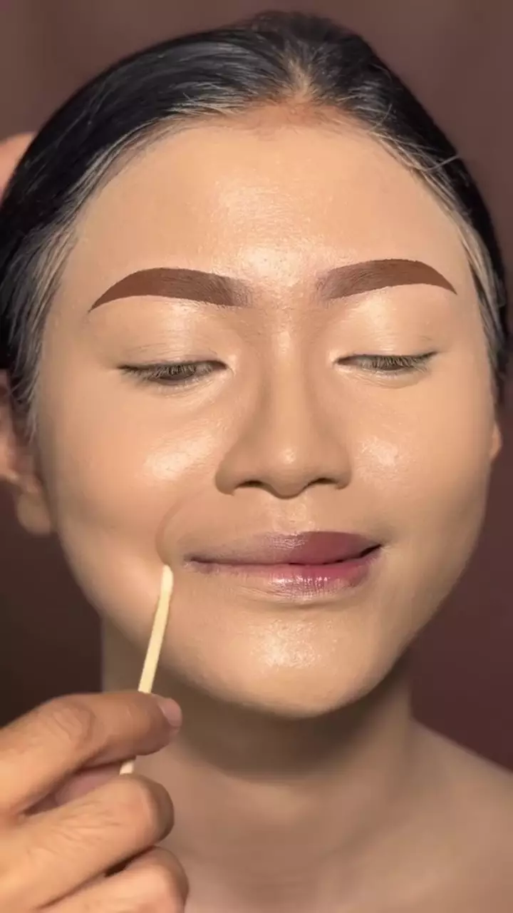 Smile line bikin makeup crack © Instagram Smile line bikin makeup crack © Instagram