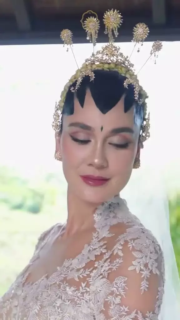 makeup akad nikah luna maya © 2025 Instagram makeup akad nikah luna maya © 2025 Instagram