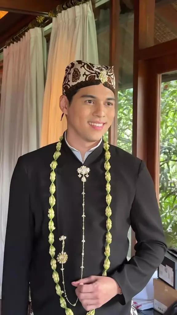 MUA ini bongkar foundation Maxime Bouttier © TikTok