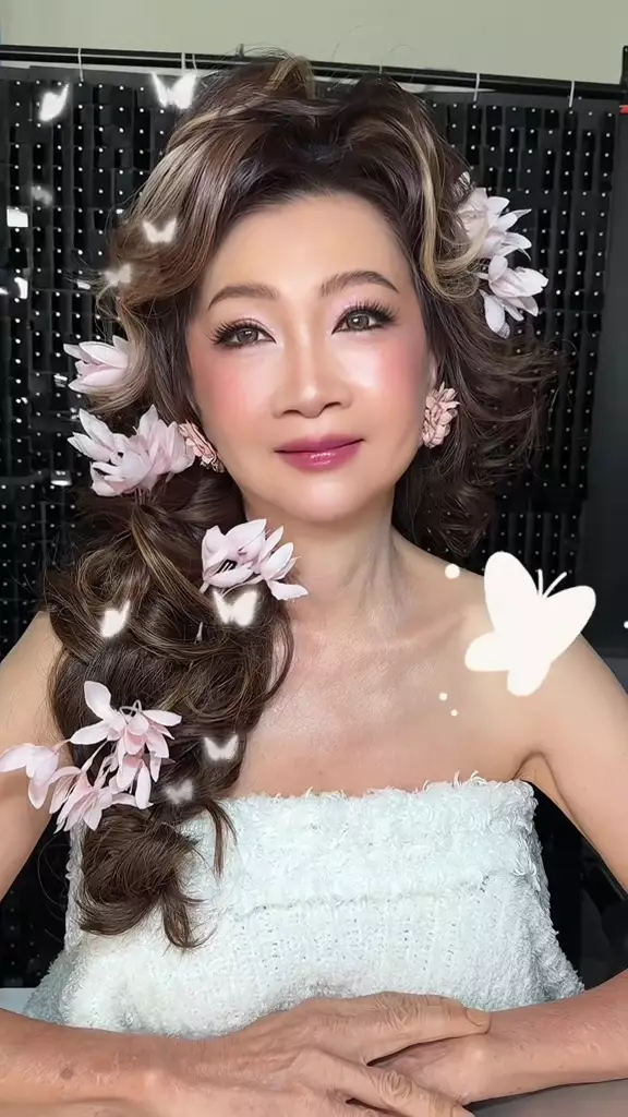 transformasi emak-emak dirias douyin makeup © TikTok transformasi emak-emak dirias douyin makeup © TikTok