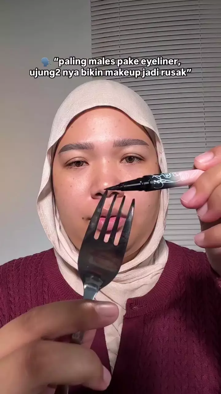 cara baru gambar garis eyeliner © Instagram cara baru gambar garis eyeliner © Instagram