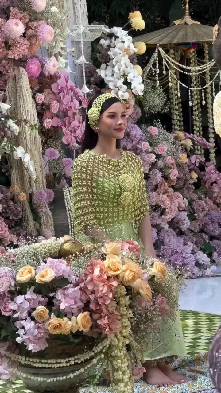 Detail makeup Alyssa Daguise saat pengajian © 2025 brilio.net Detail makeup Alyssa Daguise saat pengajian © 2025 brilio.net