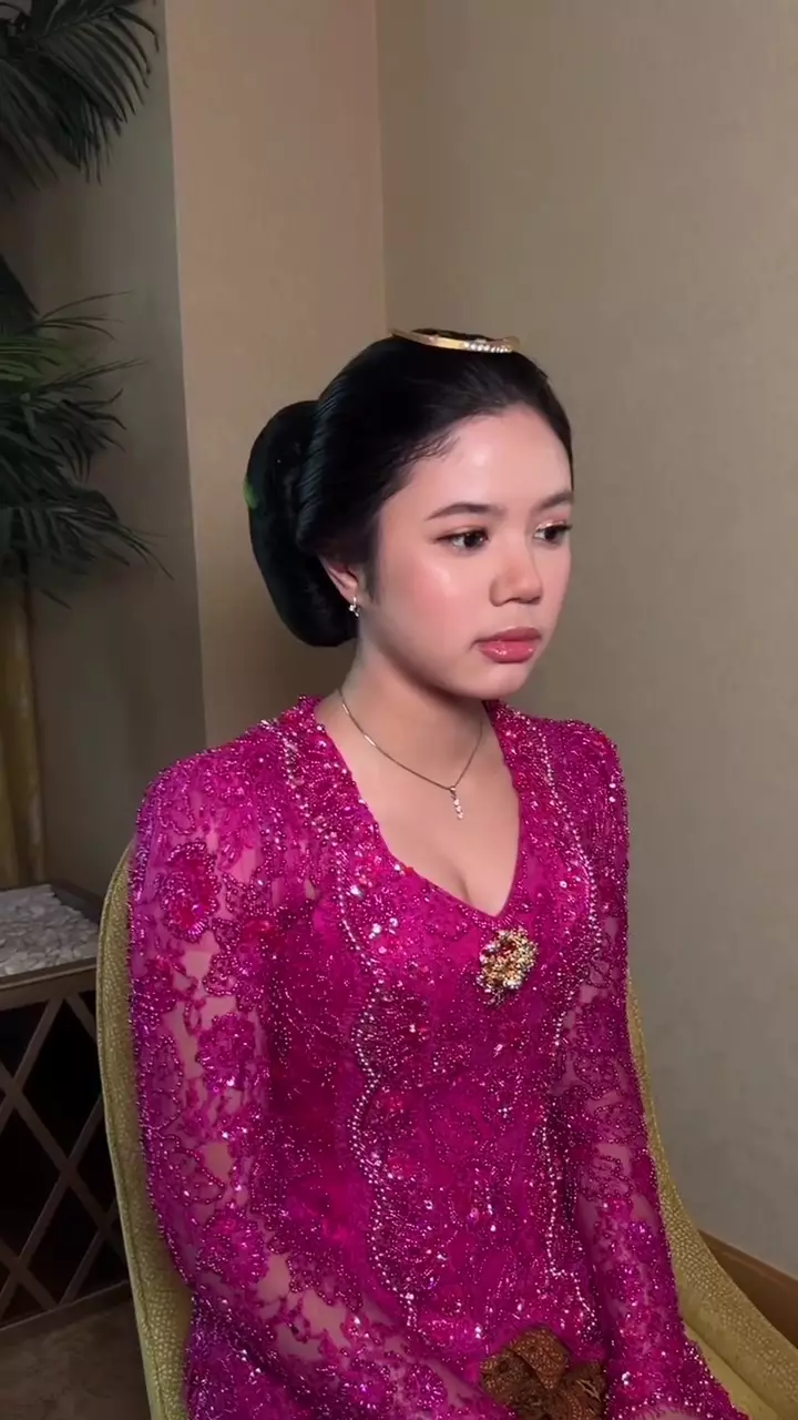 Detail makeup Shafeaa Ahmad © Instagram