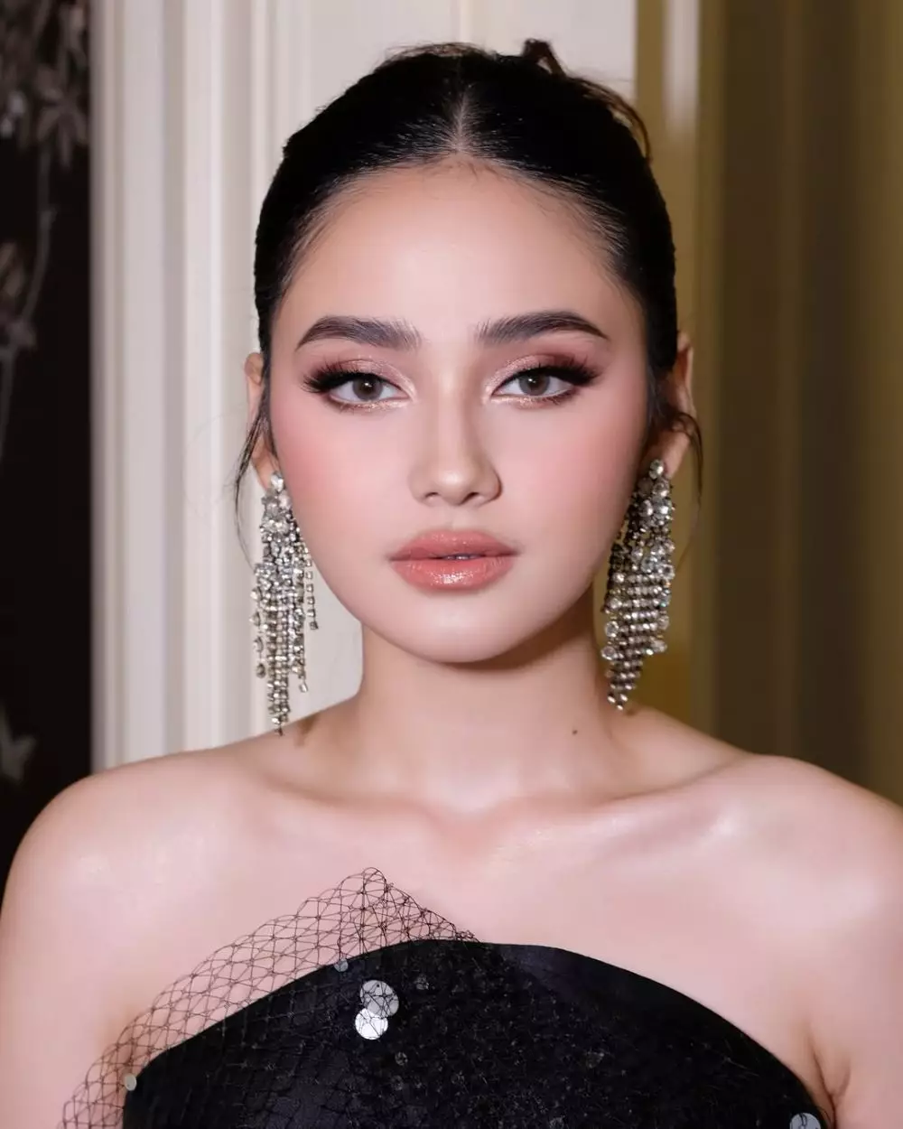 Alis seratnya © Instagram