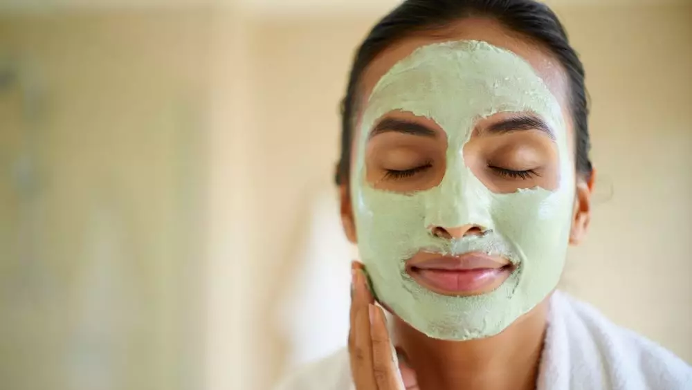 Masker alami untuk mengencangkan wajah © 2025 brilio.net Masker alami untuk mengencangkan wajah © 2025 brilio.net