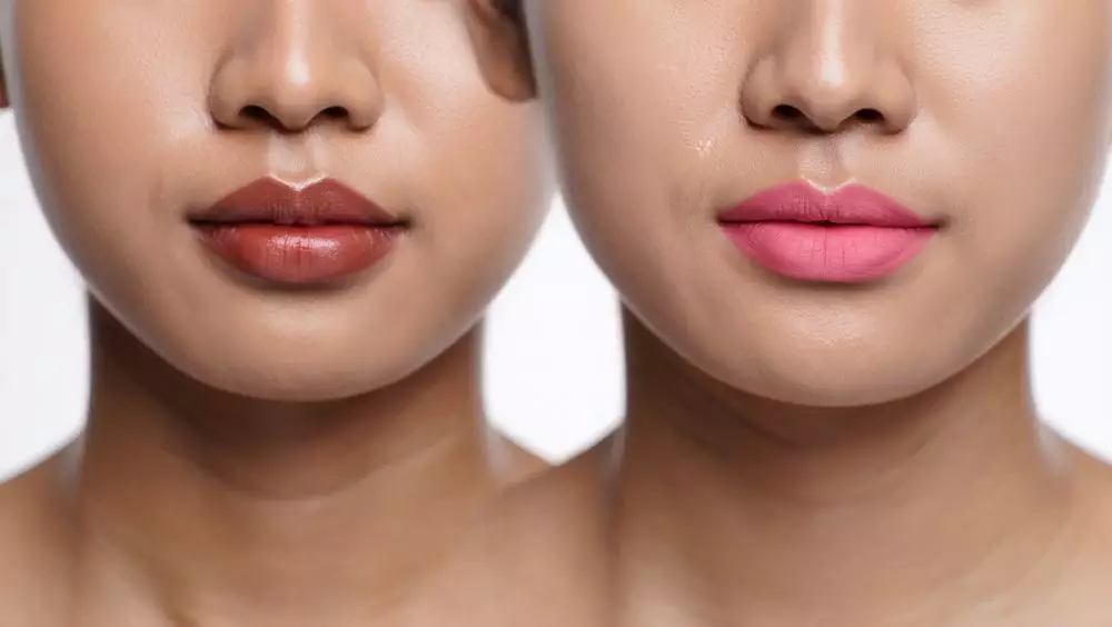 Tips anti gagal pilih lipstik untuk bibir gelap © 2025 brilio.net Tips anti gagal pilih lipstik untuk bibir gelap © 2025 brilio.net