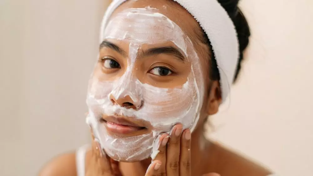 Masker alami rumahan untuk kecilkan pori-pori © 2025 brilio.net Masker alami rumahan untuk kecilkan pori-pori © 2025 brilio.net